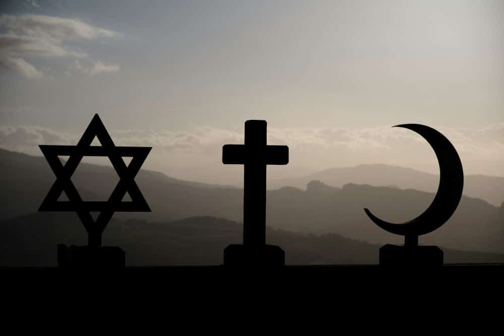 an israel star, a cross, and star and crescent depicting the 3 religions of judaism, christianity and islam